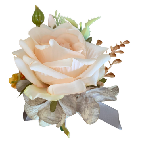 Large View Buttonhole Rose - Soft Peach/Champagne