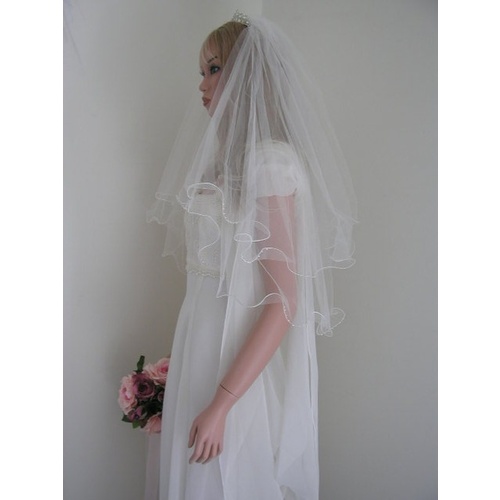 Large View 70cm Ivory Curly 8 Pearl 2 Tier Veil - V0365W21DW