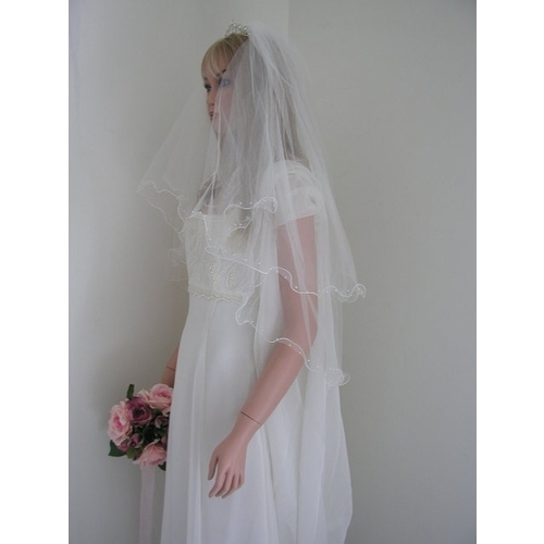 Large View 80cm Ivory Curly Large Pearl 2 Tier Veil - V0404W2-1DW